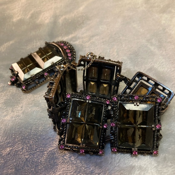 Elegant Black and Pink Brooch Set by Sarah Coventry - Picture 2 of 9